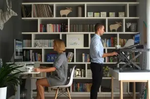 Take care of a healthy spine in 3 steps &#8211; meet height-adjustable desks