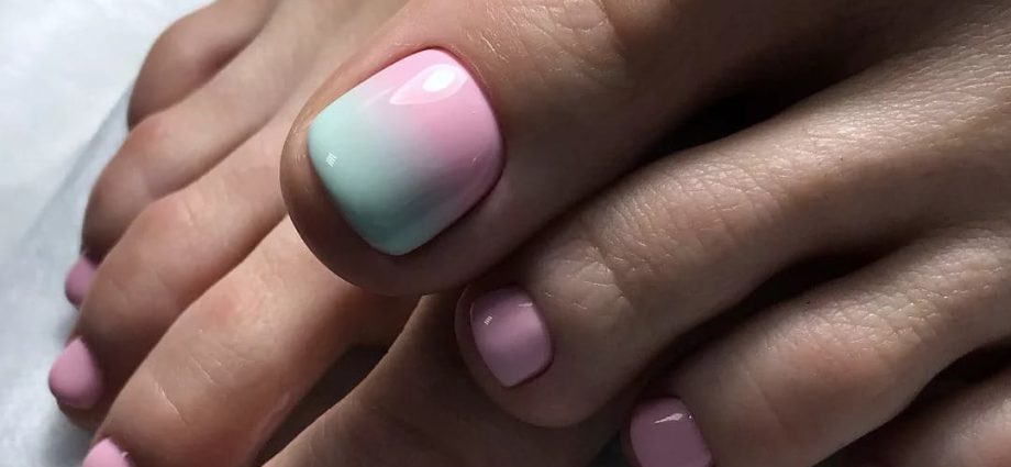 The most fashionable and beautiful pedicure for 2019: fresh ideas for beauties