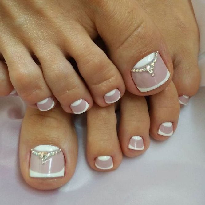 The most fashionable and beautiful pedicure for 2019: fresh ideas for beauties