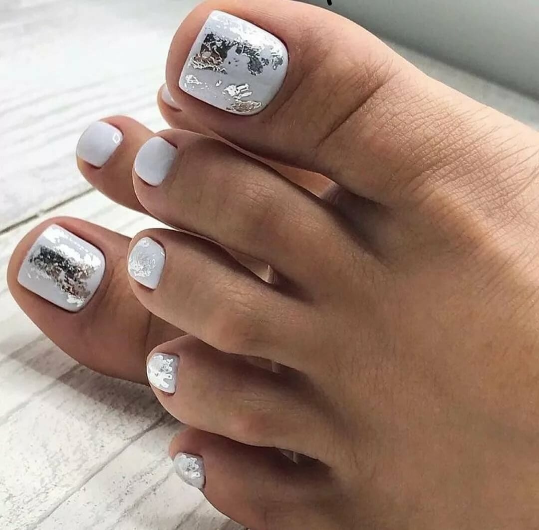 The most fashionable and beautiful pedicure for 2019: fresh ideas for beauties