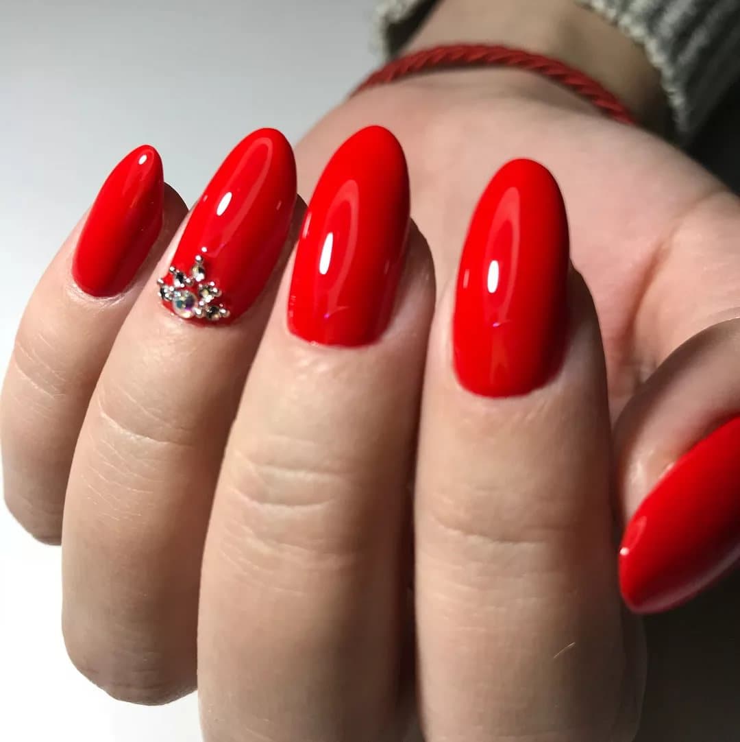 The most fashionable manicure color for 2019: which shade to choose?