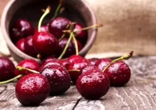 They lower cholesterol and prevent anemia. Discover the valuable properties of cherries