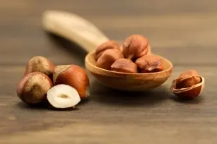 They will slim down, rejuvenate, calm down. A healthy snack - hazelnuts