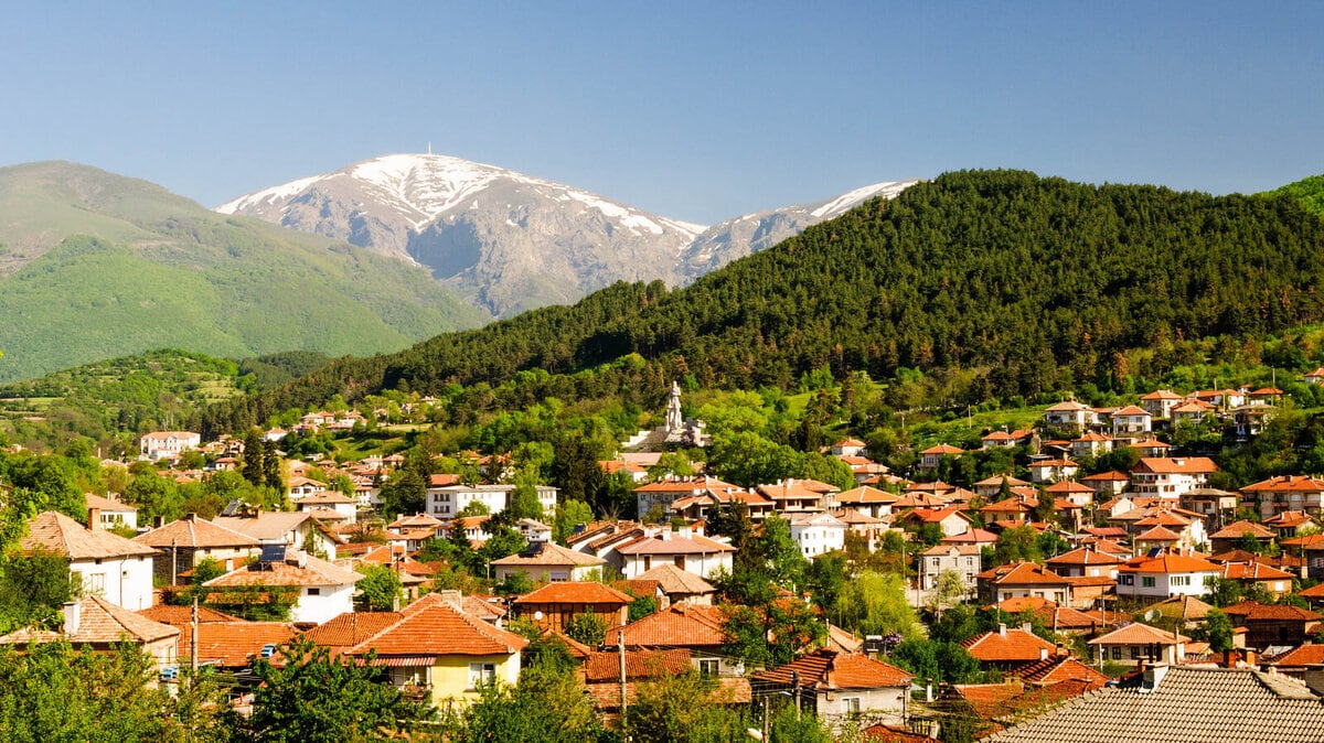 Top 10 countries with the cheapest real estate in Europe