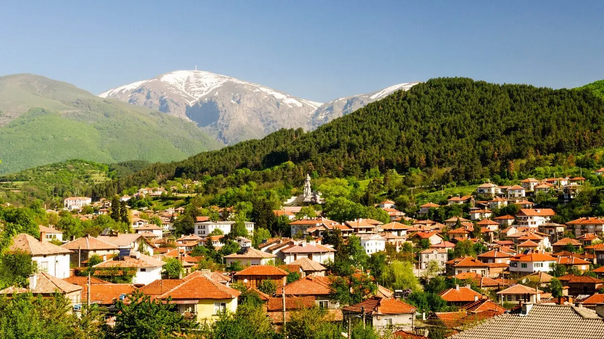 Top 10 countries with the cheapest real estate in Europe