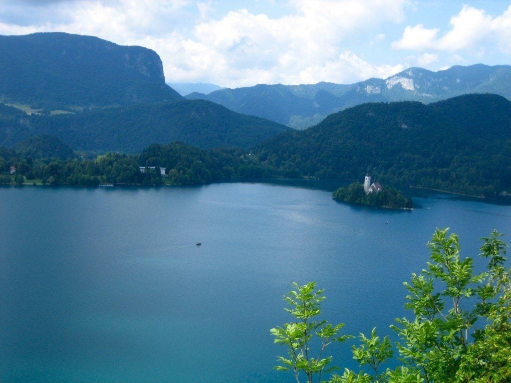 Top 10 largest lakes in the world