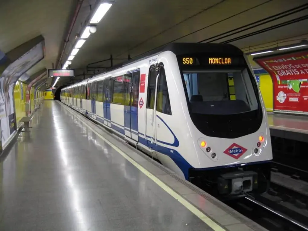 Top 10 longest metro lines in the world