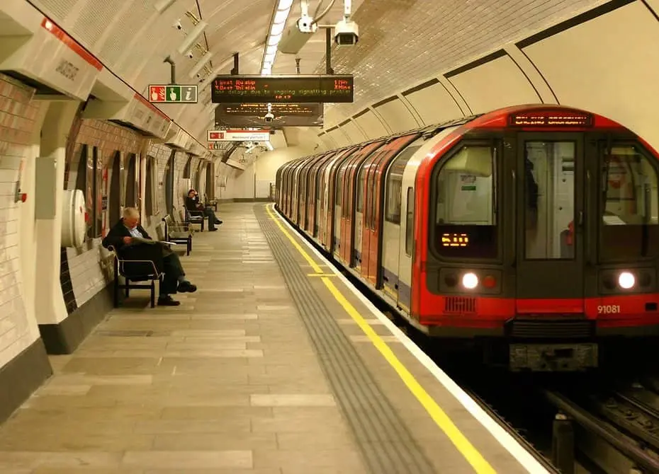 Top 10 longest metro lines in the world