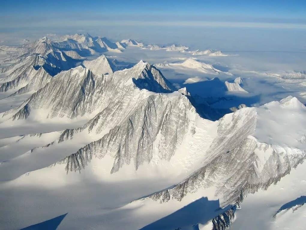 Top 10 longest mountains in the world