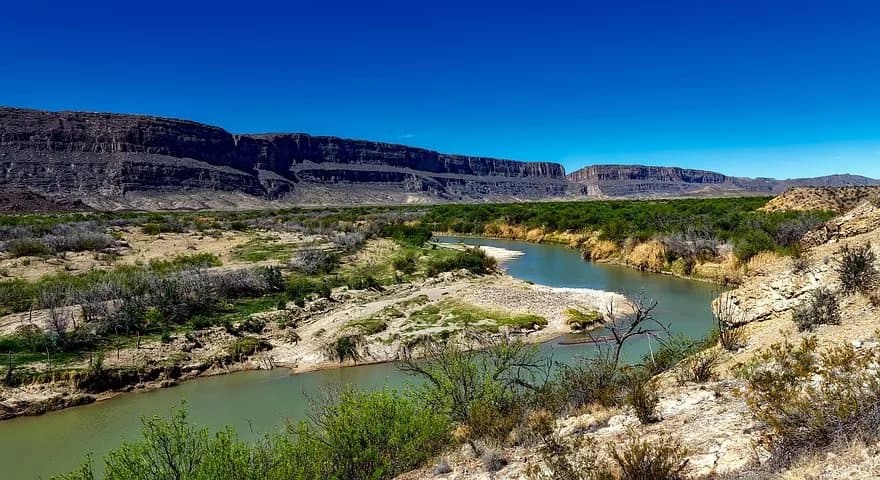 Top 10 longest rivers in North America