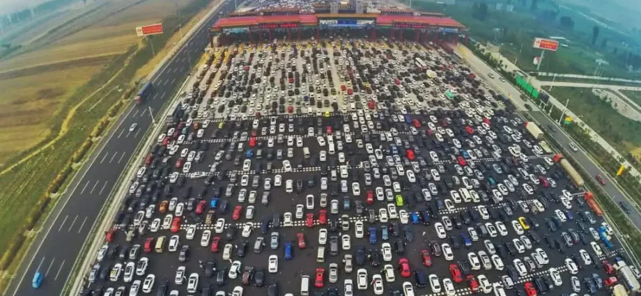 Top 10 longest traffic jams in the world in which cars stood for several days