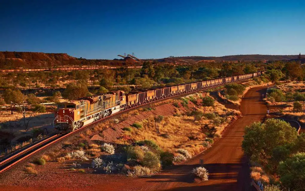 Top 10 longest trains in the world with a record number of cars