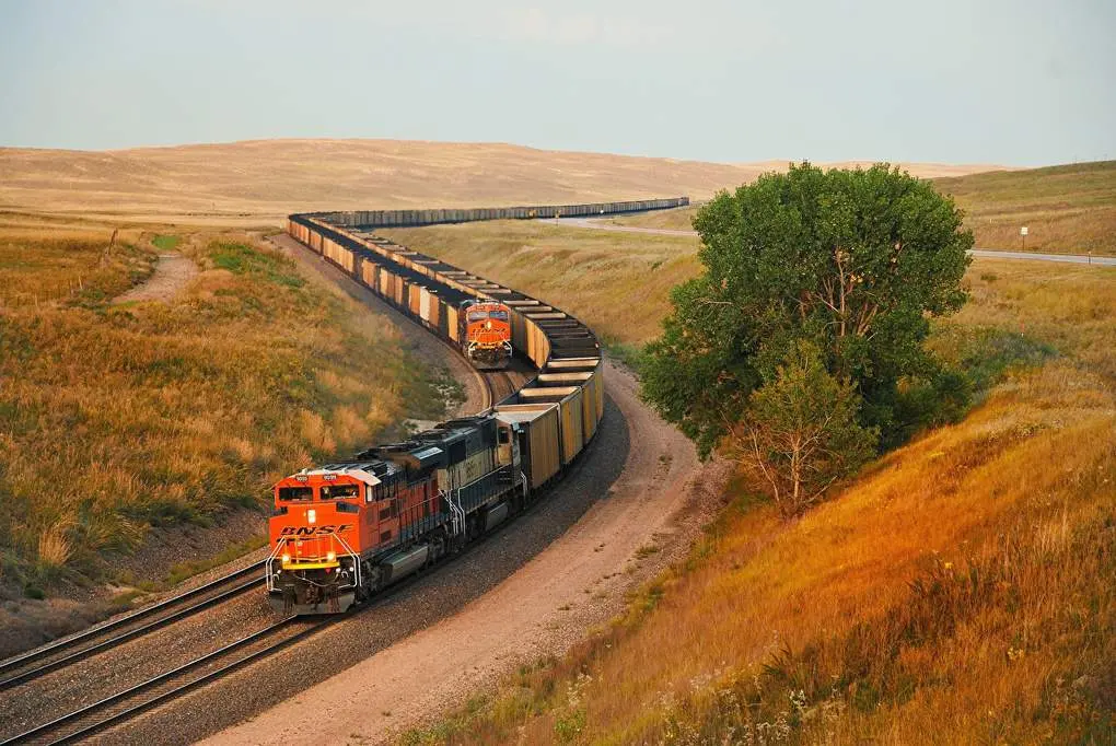 Top 10 longest trains in the world with a record number of cars