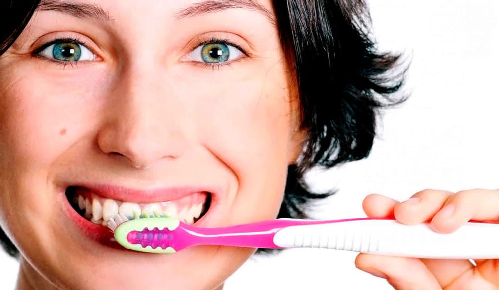 Top 10 Mistakes When Brushing Your Teeth