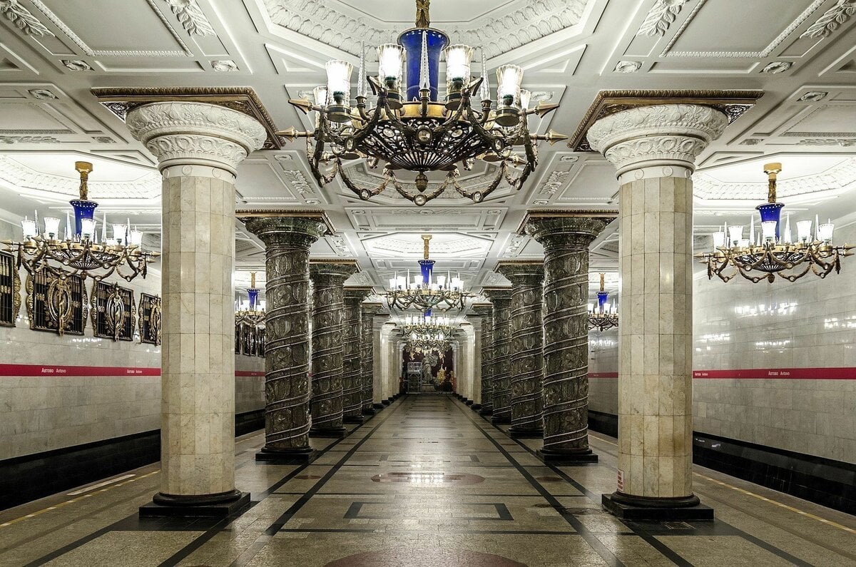 Top 10 most beautiful metro stations in St. Petersburg