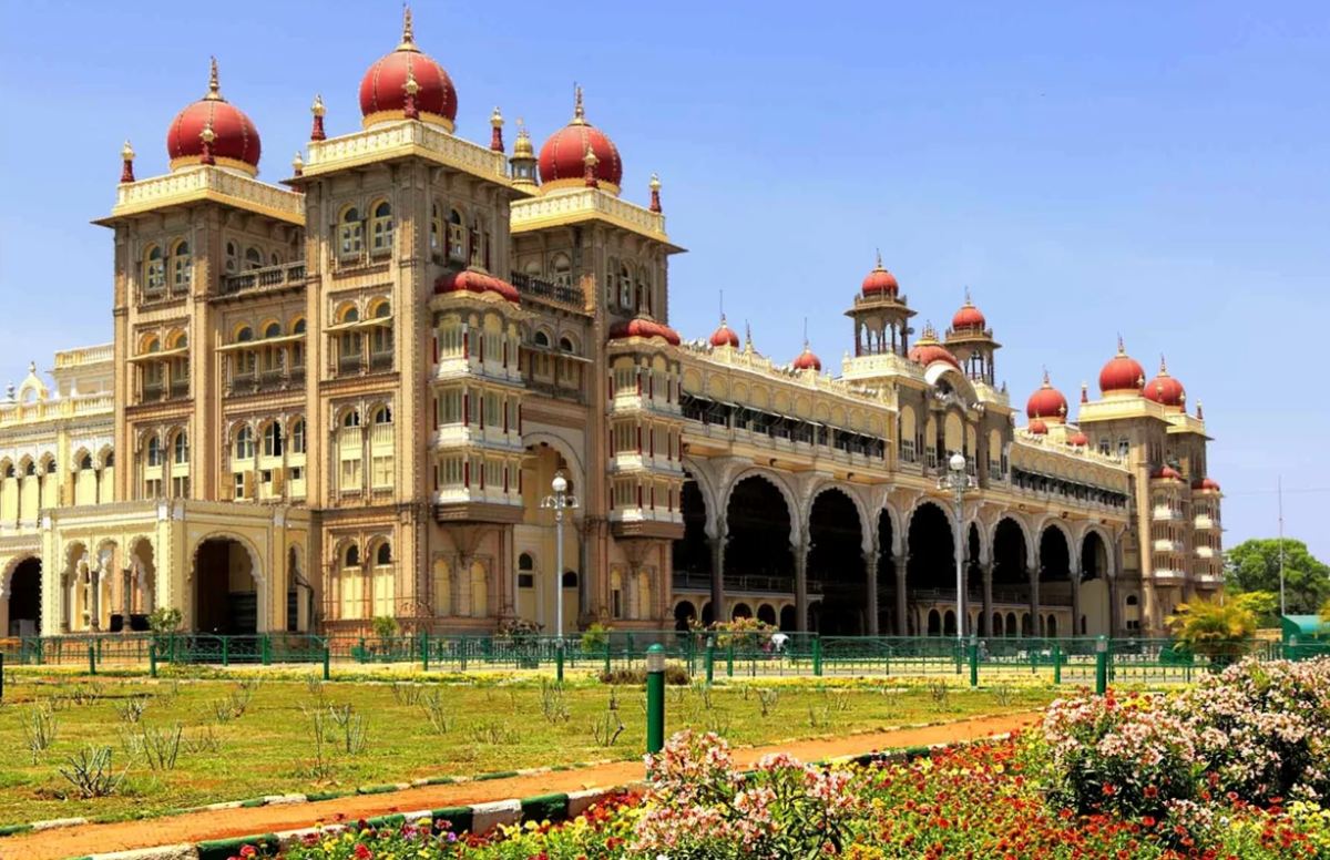 Top 10 most beautiful palaces in the world