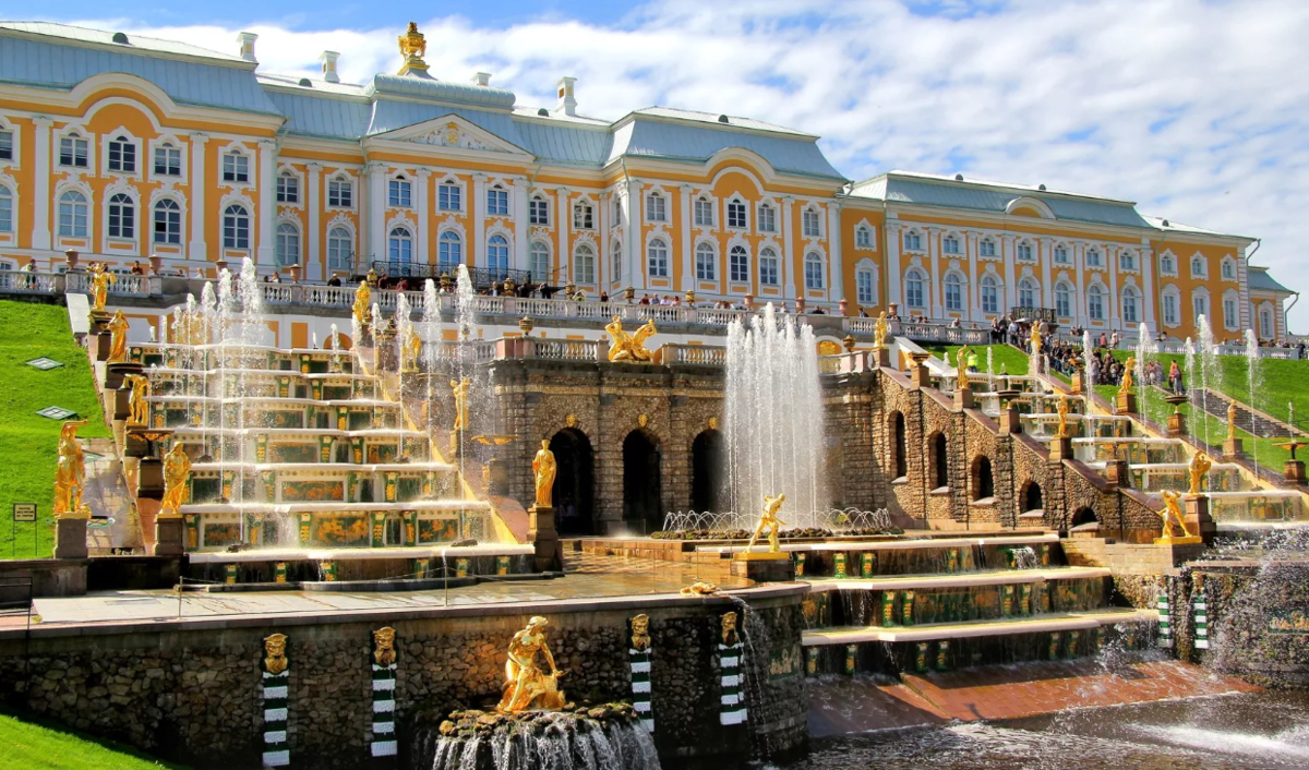 Top 10 most beautiful palaces in the world