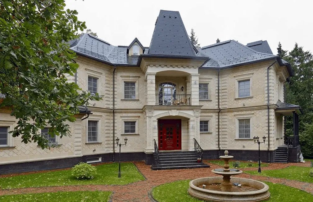 Top 10 most expensive houses in Russia