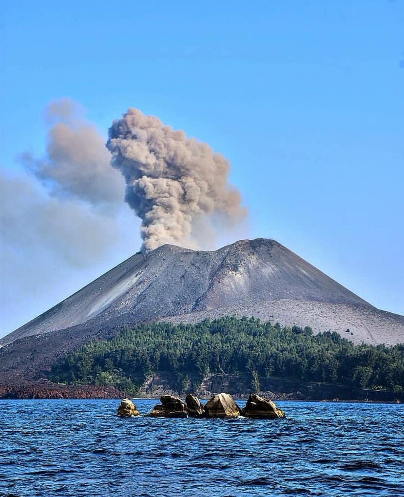 Top 10 most famous volcanoes in the world that you have definitely heard about