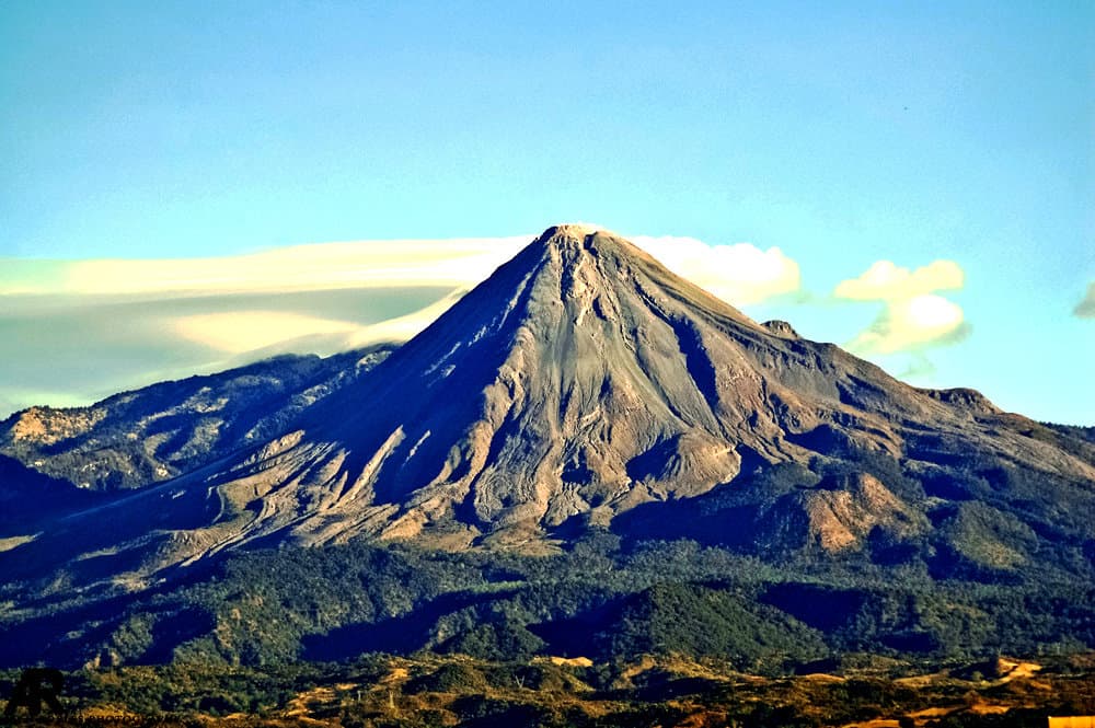 Top 10 most famous volcanoes in the world that you have definitely heard about