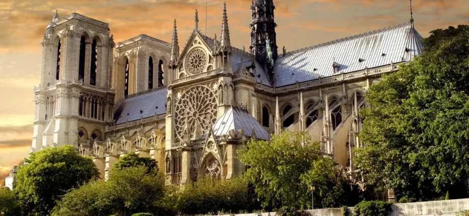 Top 10 most important and popular attractions in Paris