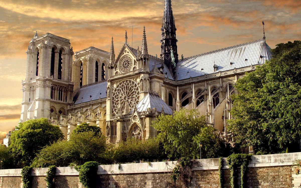 Top 10 most important and popular attractions in Paris