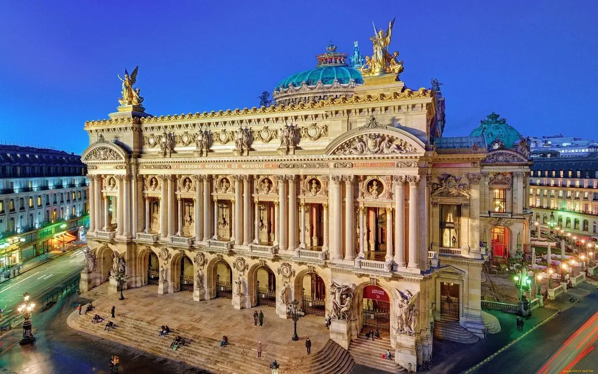 Top 10 most important and popular attractions in Paris