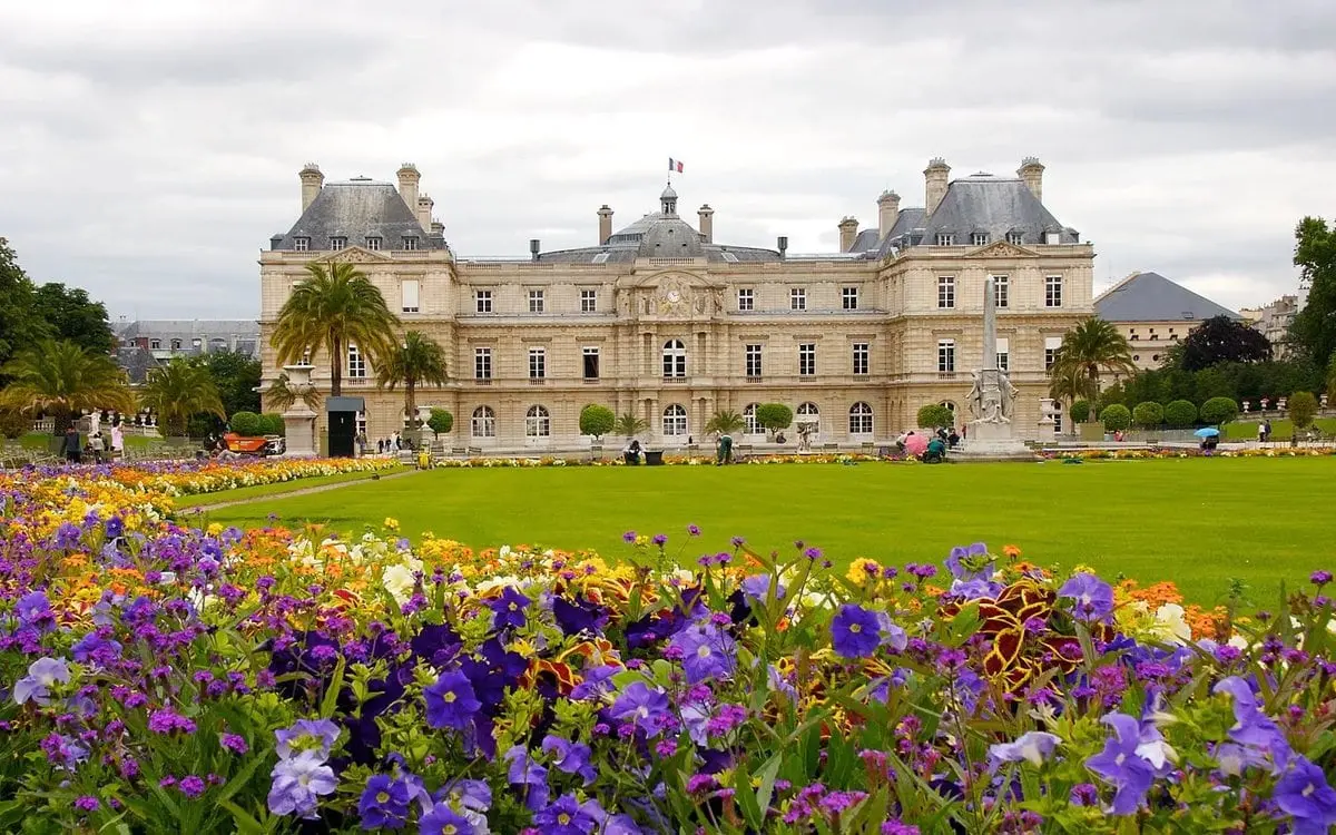 Top 10 most important and popular attractions in Paris