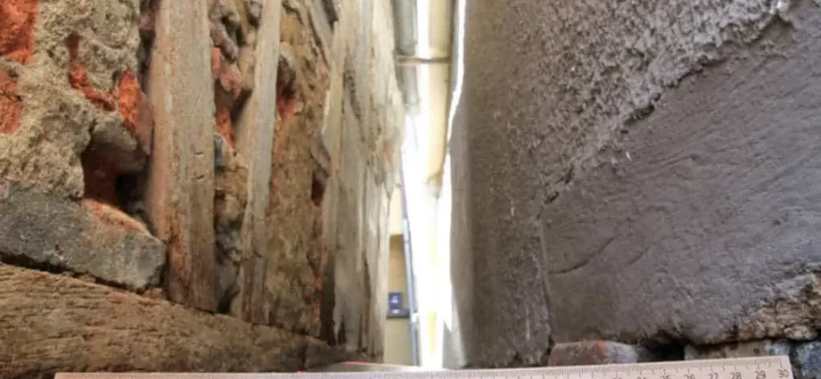 Top 10 narrowest streets