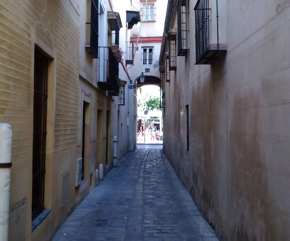 Top 10 narrowest streets