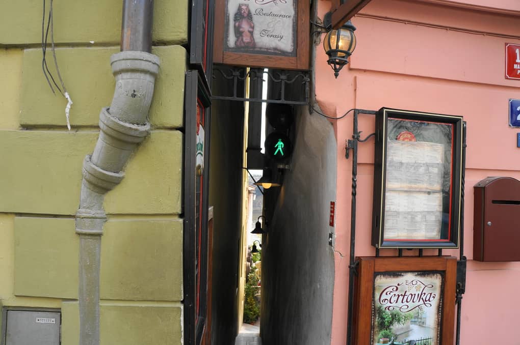 Top 10 narrowest streets