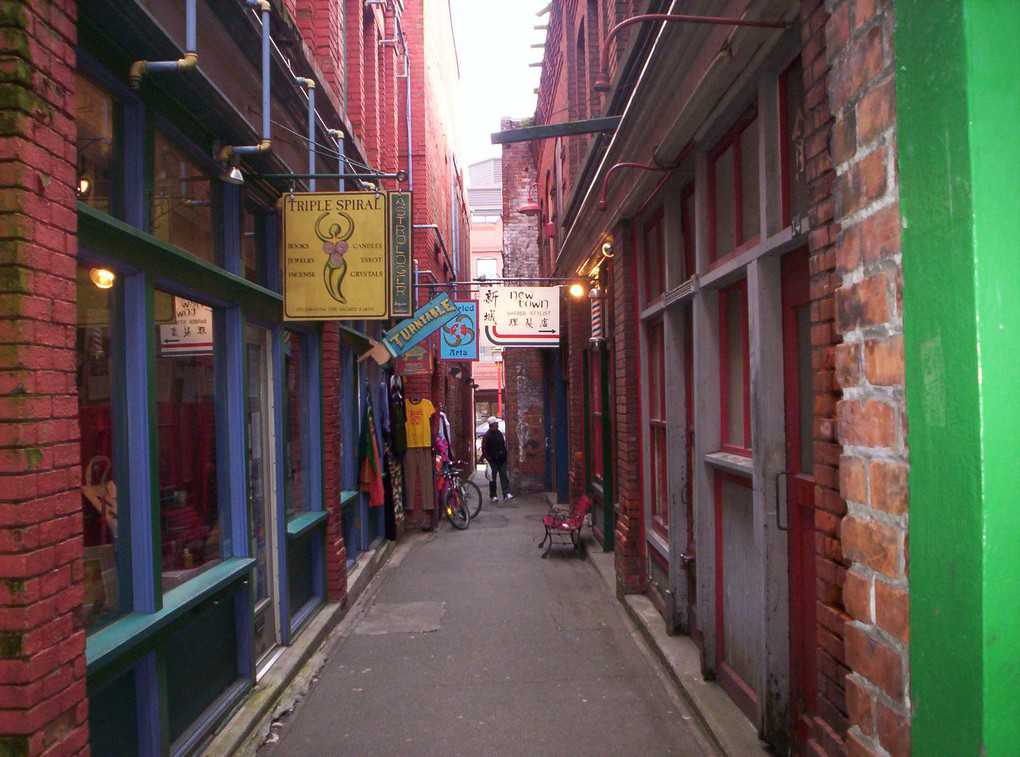 Top 10 narrowest streets