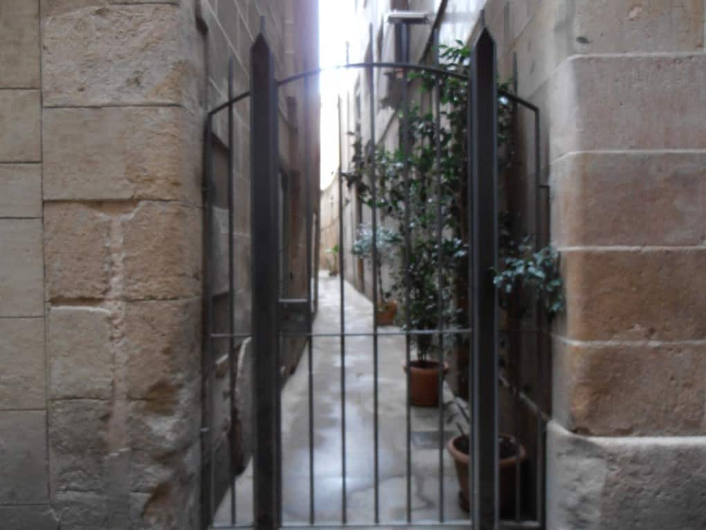 Top 10 narrowest streets