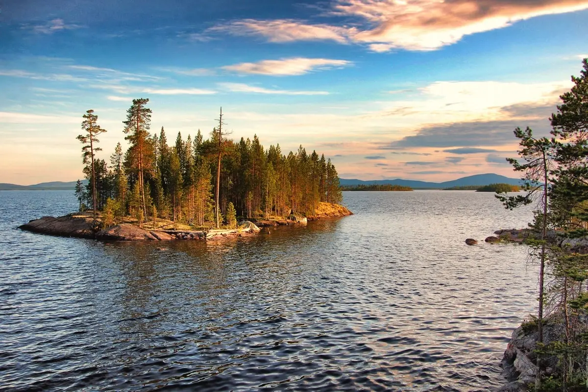 Top 10 smallest lakes in Russia