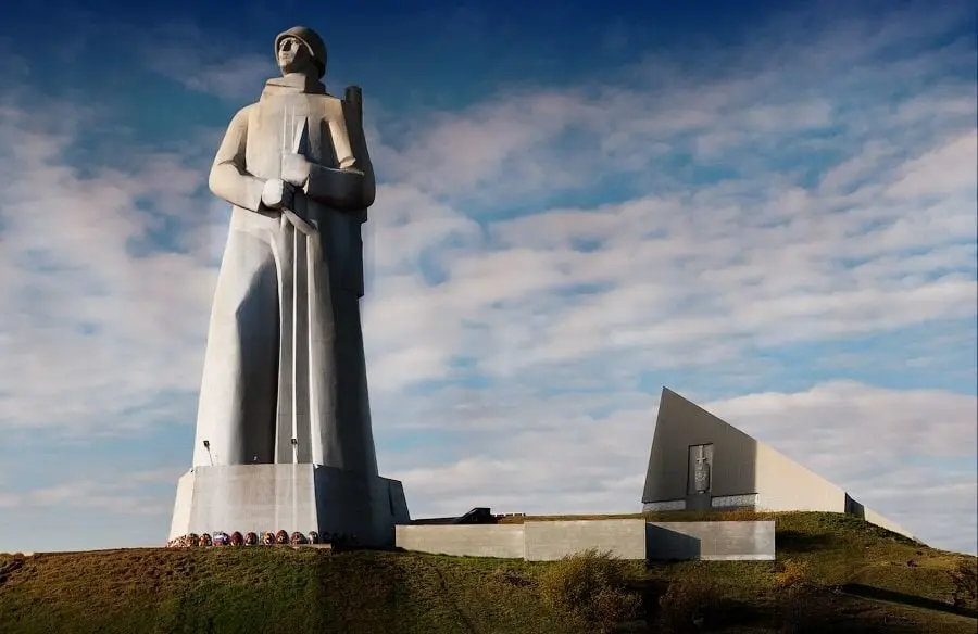 Top 10 tallest monuments in Russia