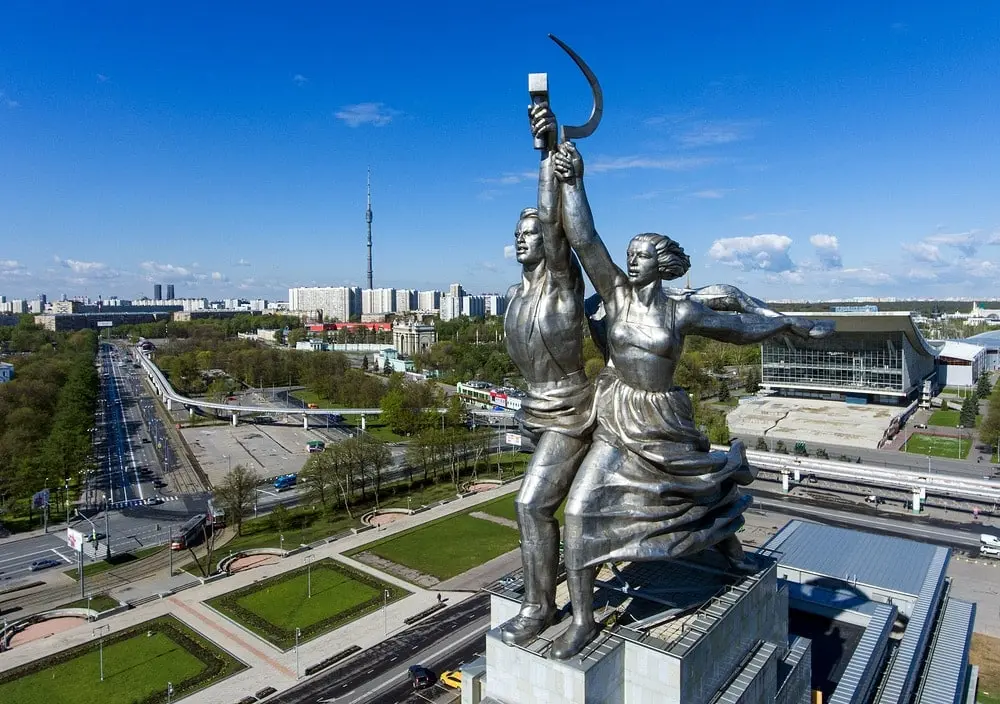 Top 10 tallest monuments in Russia