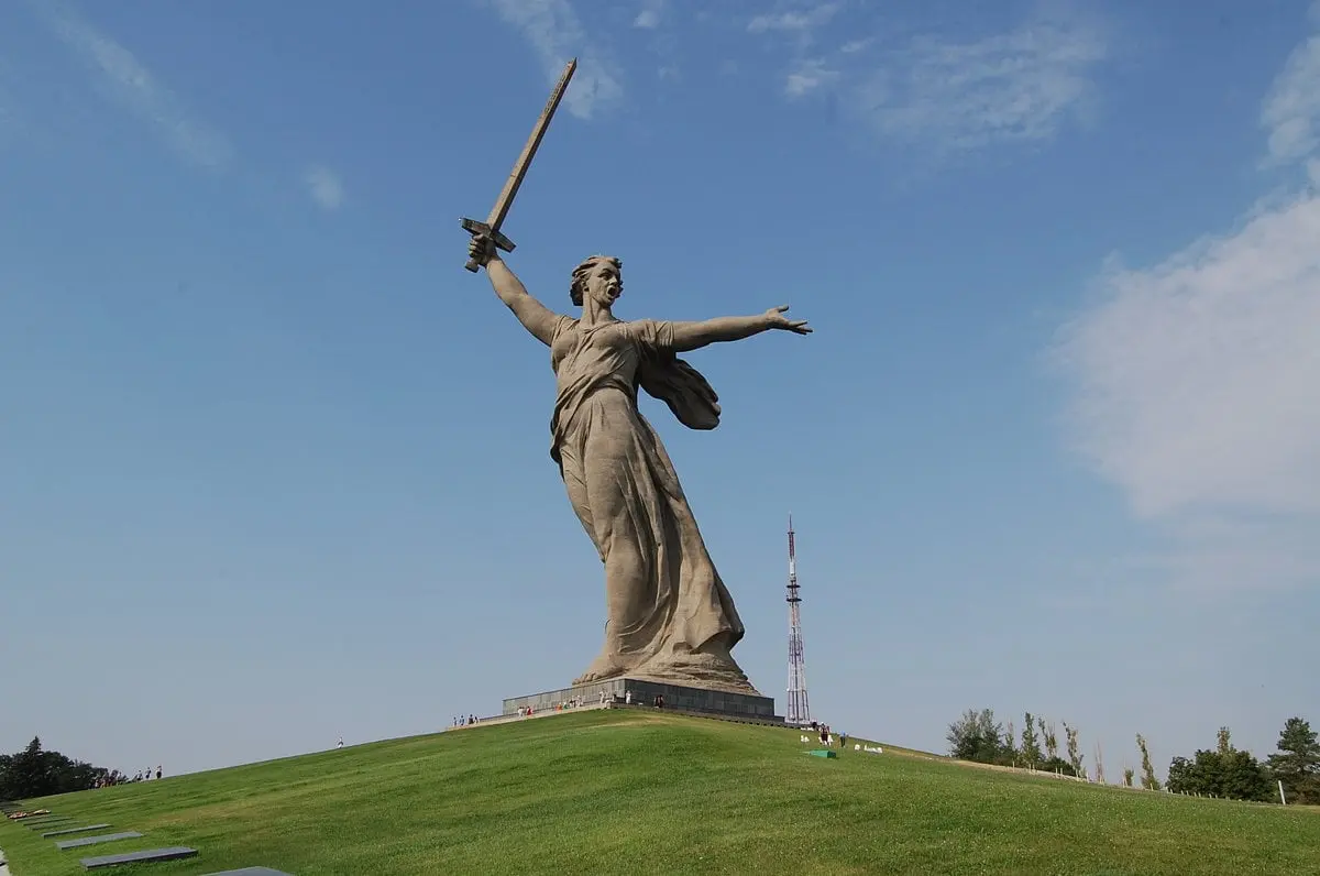 Top 10 tallest monuments in Russia