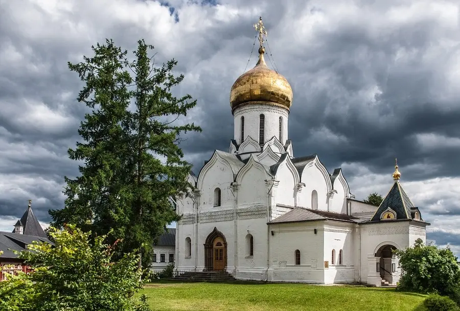 Top 10. The oldest churches in Moscow and the Moscow region