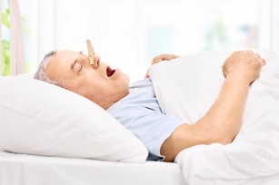 Troublesome snoring? Discover 5 effective ways!