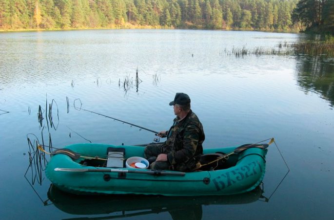 When you can fish from a boat: the date of the opening of the season and the end of the ban