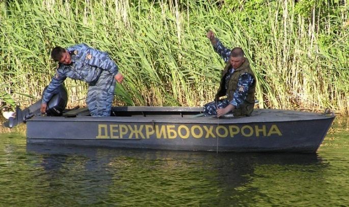 When you can fish from a boat: the date of the opening of the season and the end of the ban