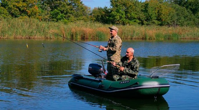 When you can fish from a boat: the date of the opening of the season and the end of the ban