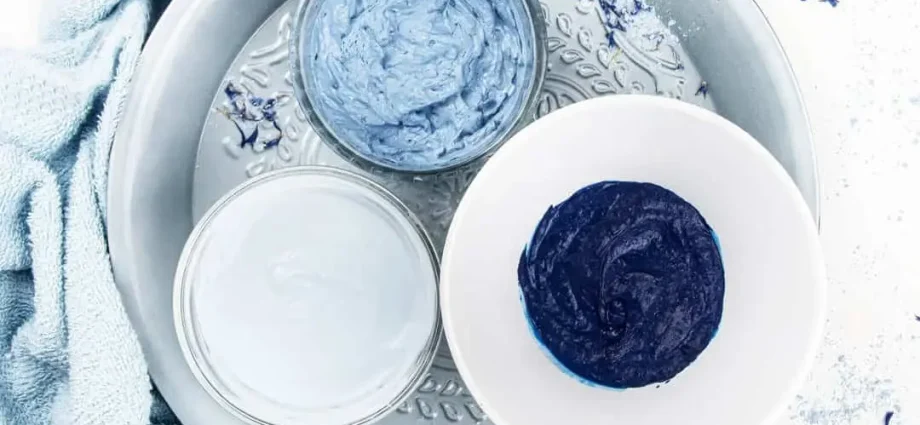 Blue clay for face