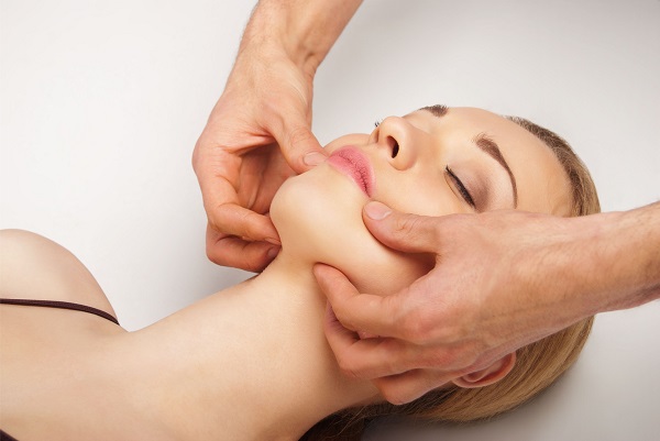 It will be smooth: chiromassage of the face and body