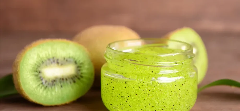 Kiwi face mask: homemade or ready-made products