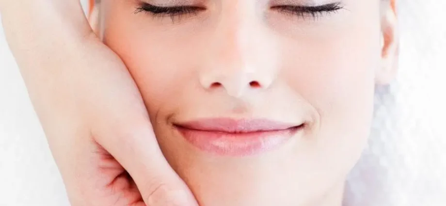 Rejuvenating facial massage