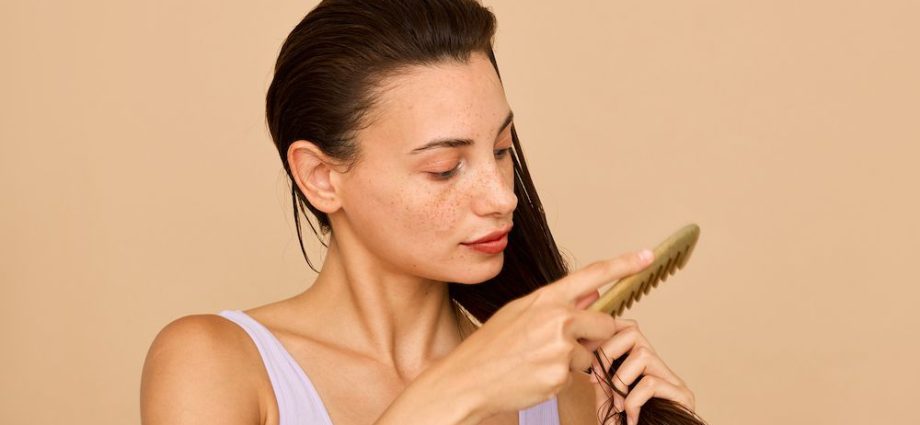 What a rarity: thin and sparse hair in women