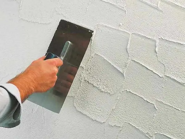 Applying decorative plaster with your own hands