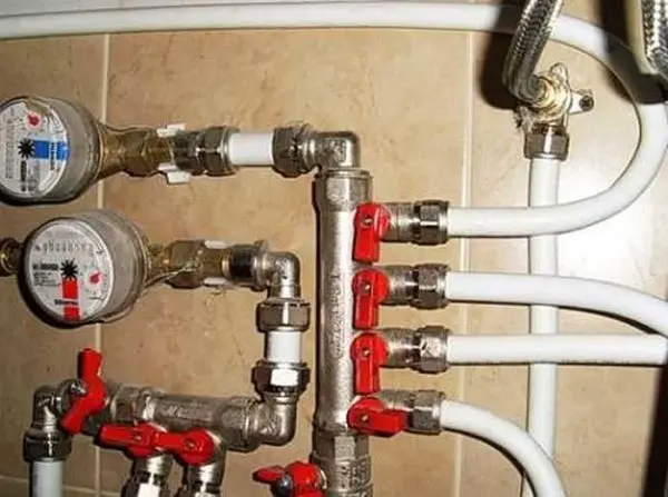 Do-it-yourself connection and installation of metal-plastic pipes
