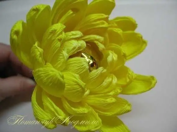 Do-it-yourself corrugated paper flowers: master classes, photos, videos